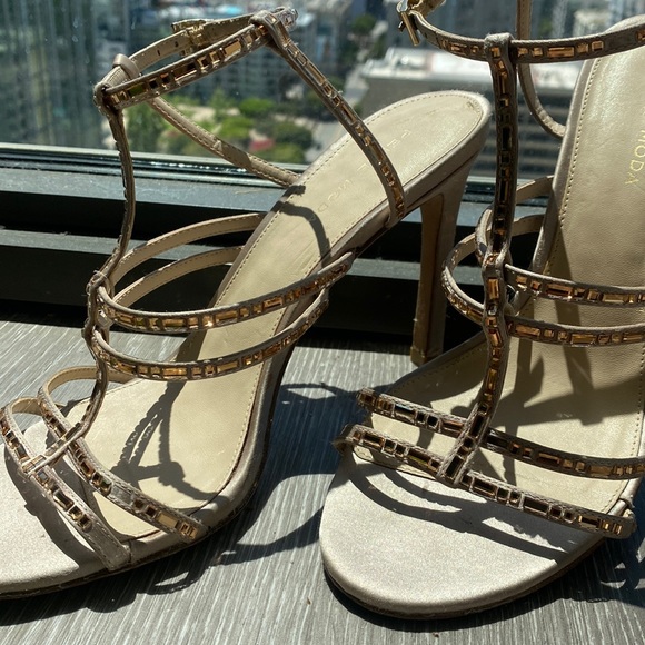 Pelle Moda Crystal Embellished Heels - Size 8 - Picture 4 of 15